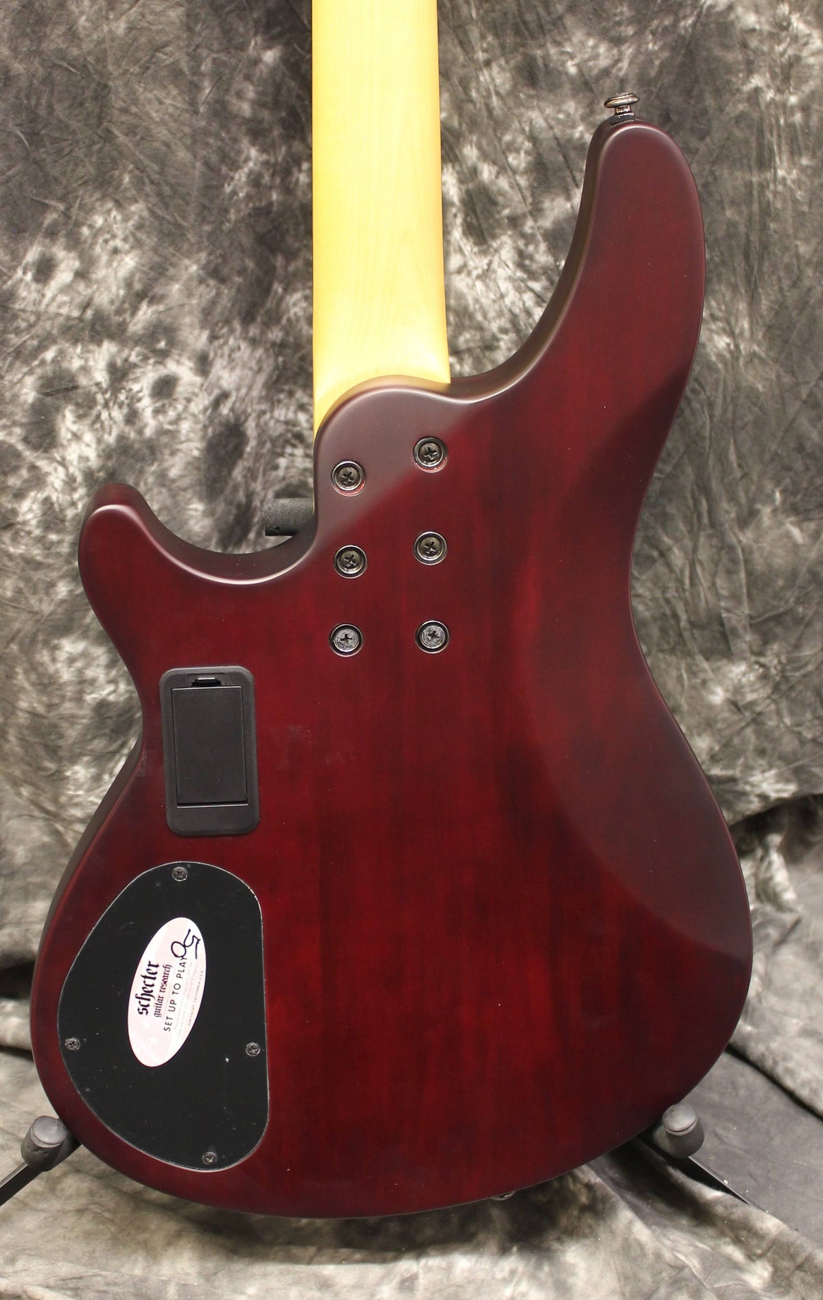 Walnut Satin Electric Bass Guitar Q41456