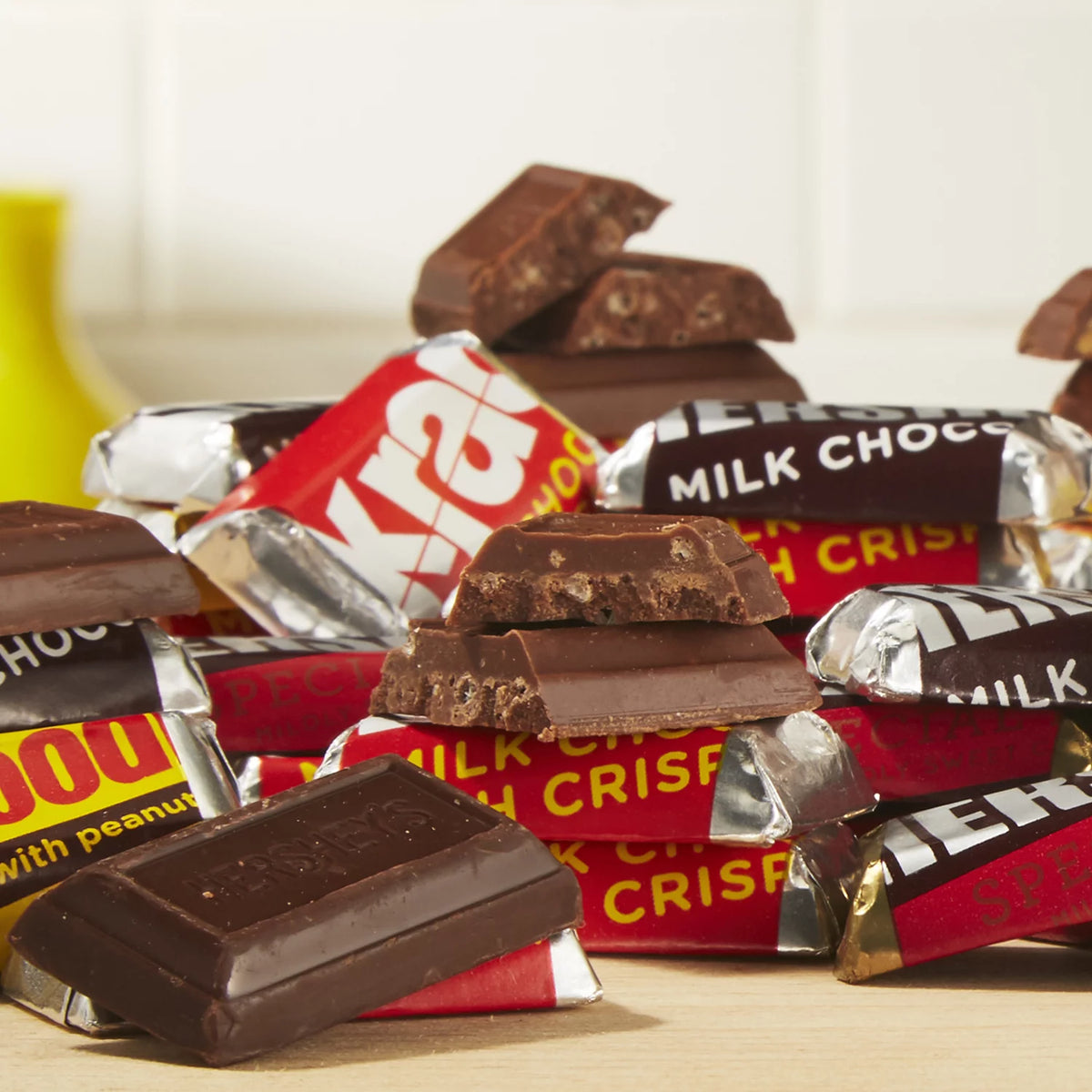 40 Oz Miniatures Assortment Chocolate Candy M916
