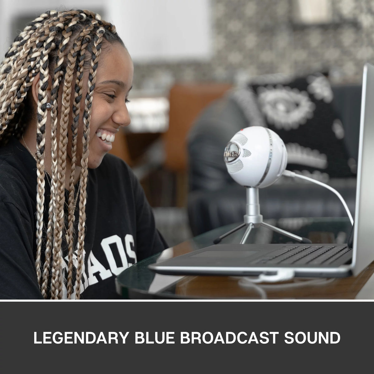 White USB Cardioid Condenser Microphone with Adjustable Desktop Stand V14040