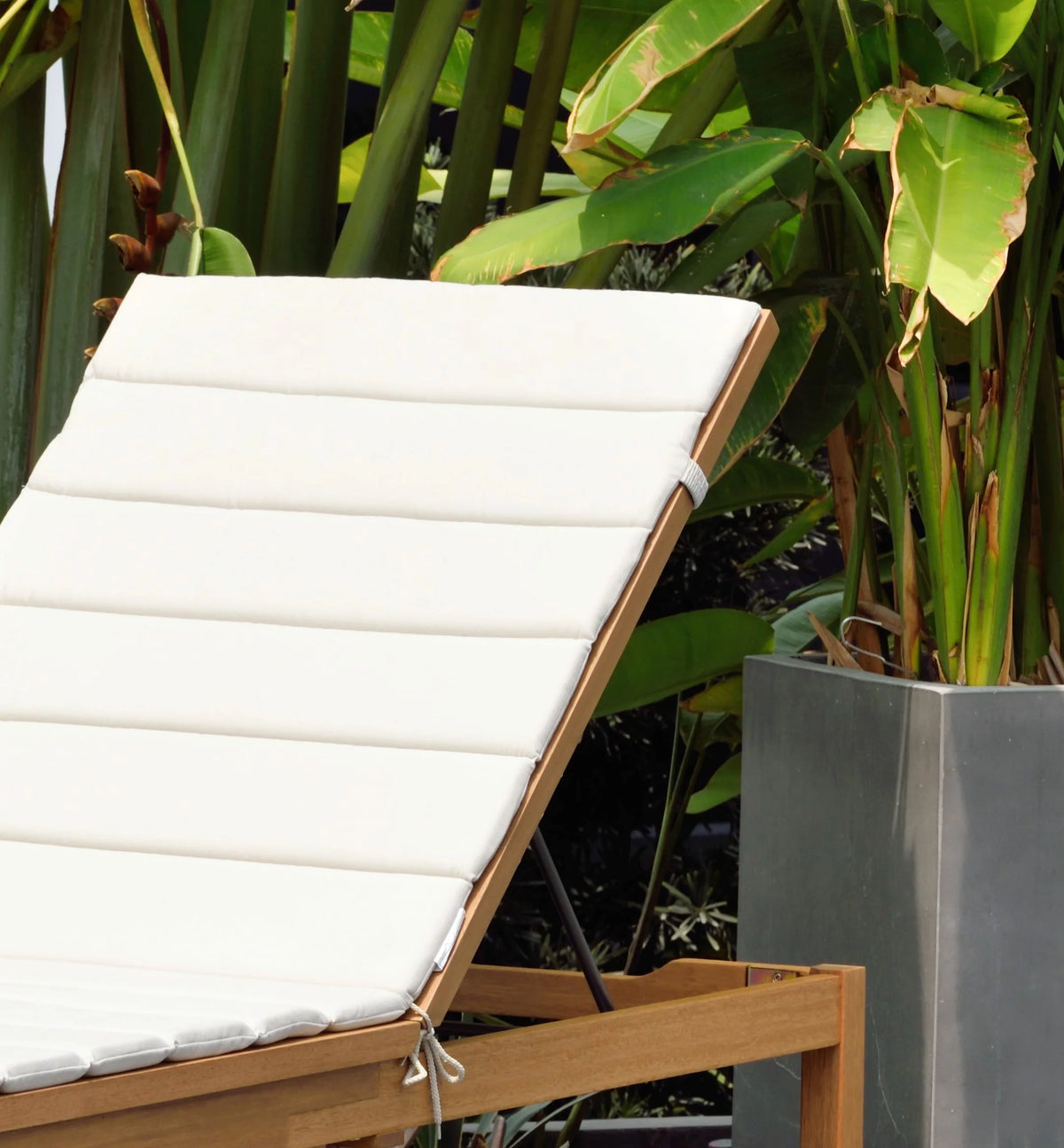 Teak Finish White Adjustable Lounge Chair Q2913