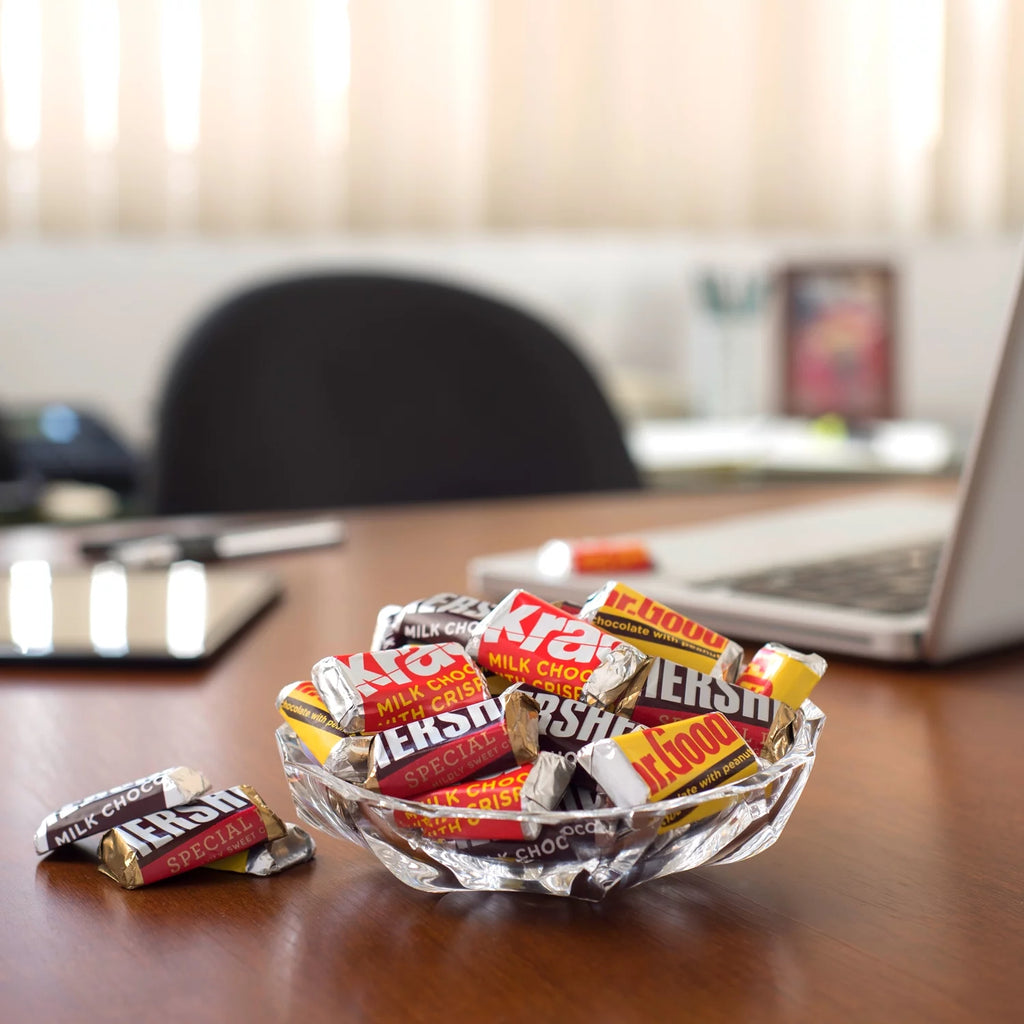 40 Oz Miniatures Assortment Chocolate Candy M916