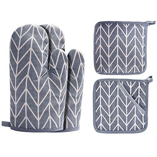 Oven Mitts and Potholders 4-Piece Set R979642