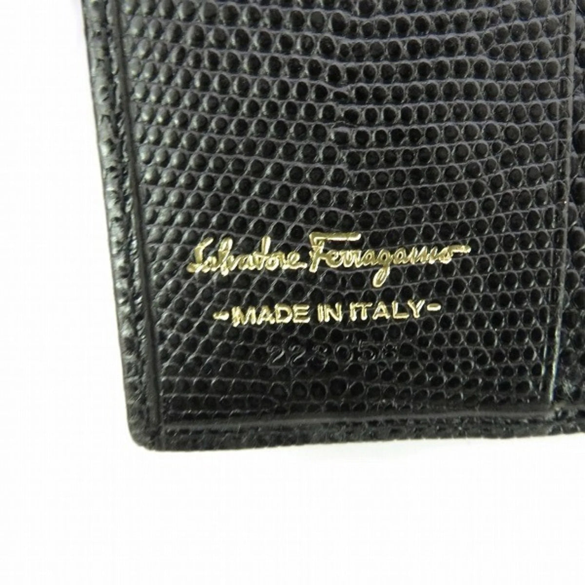 Pre-Owned Black Bifold Wallet V108223