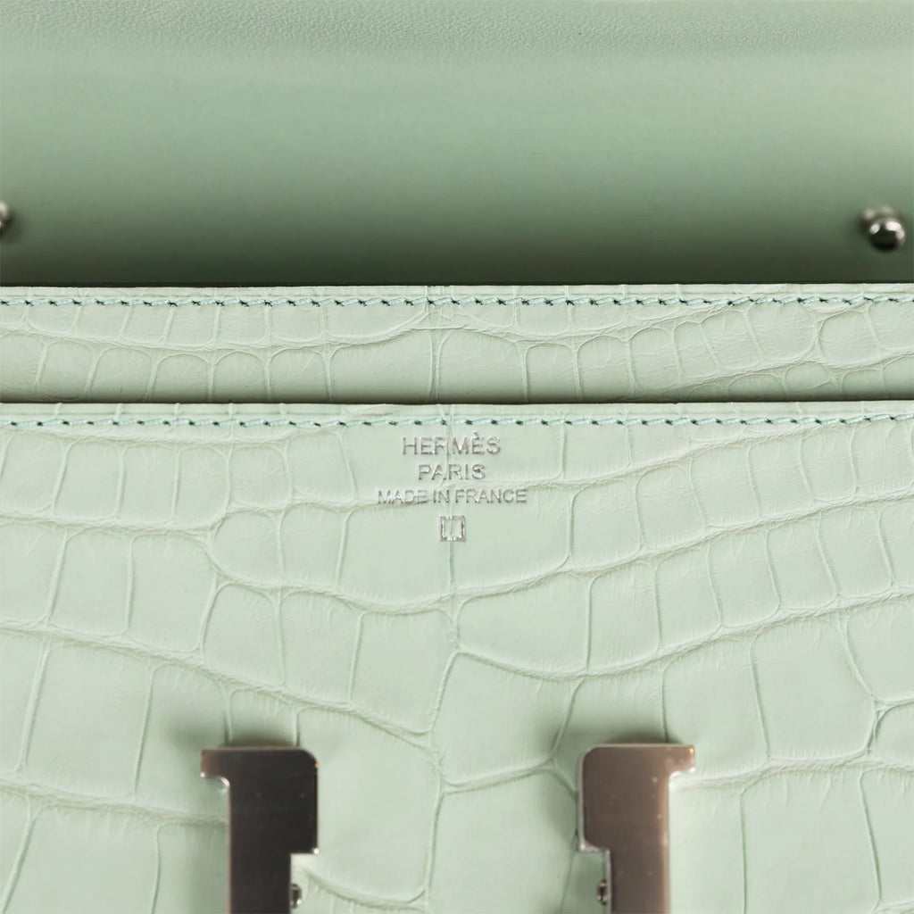 Vert D'eau Matte Alligator Wallet F53856
