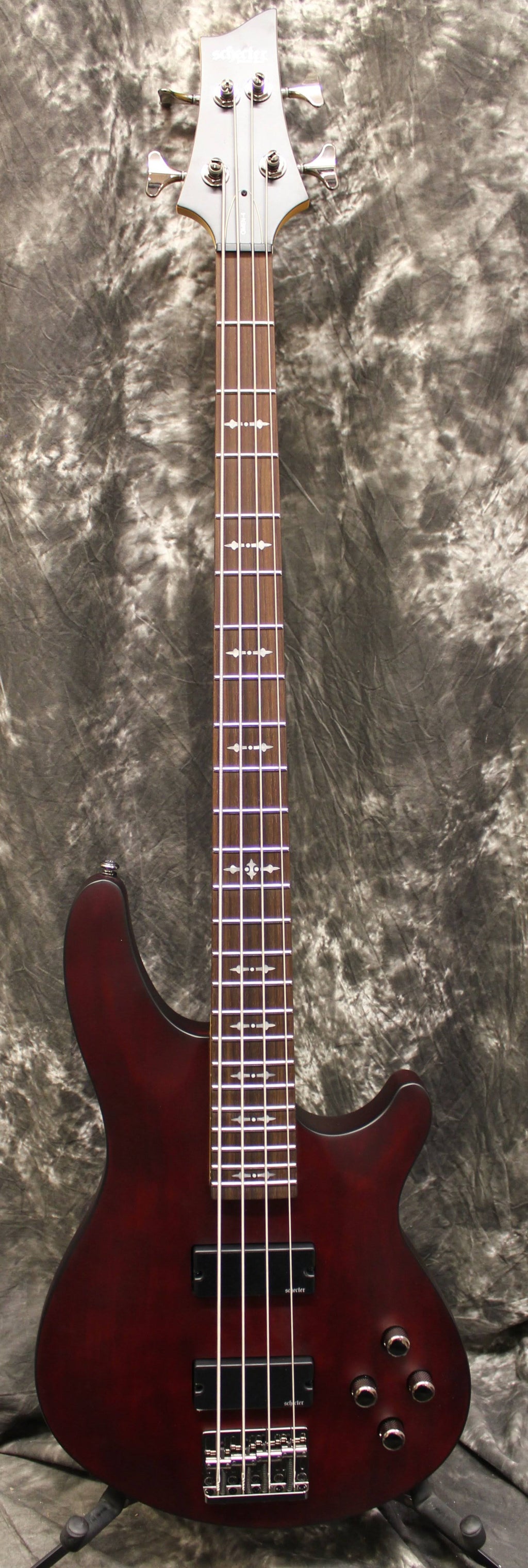 Walnut Satin Electric Bass Guitar Q41456