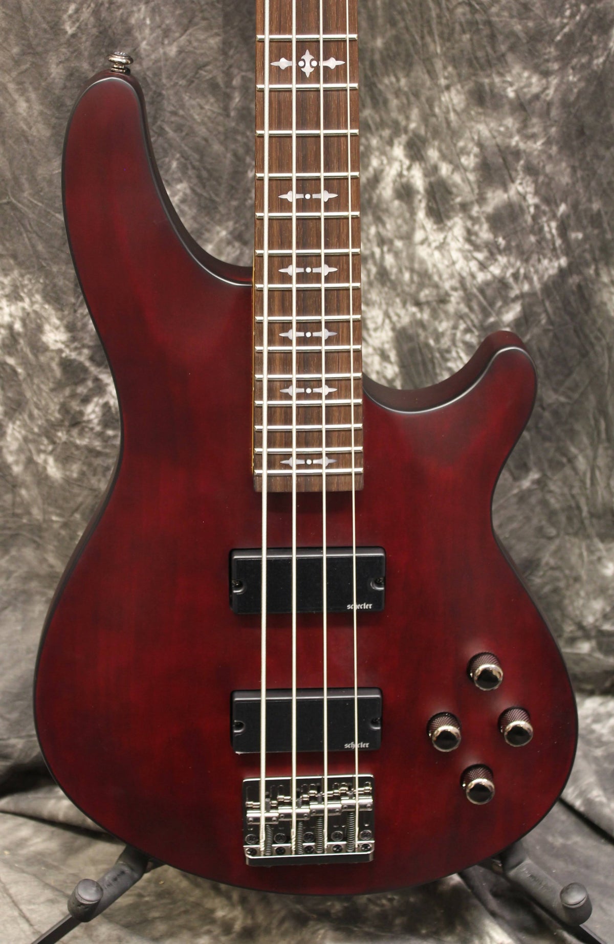 Walnut Satin Electric Bass Guitar Q41456