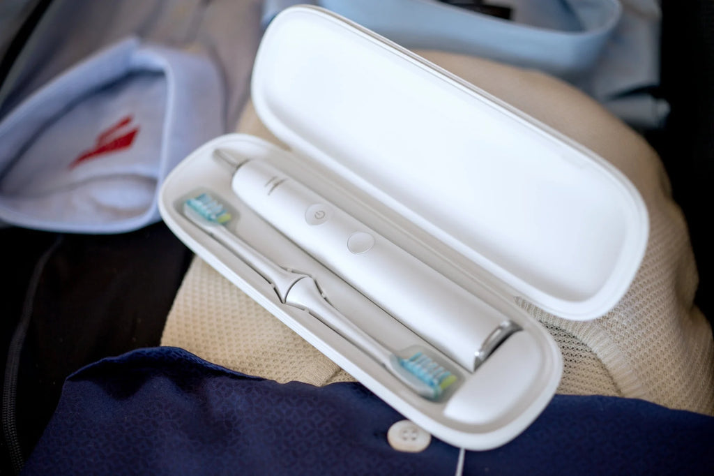 White Rechargeable Electric Toothbrush Y80632